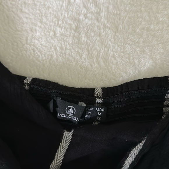 Volcom Black and White Ruffled Tie Front Crop Blouse - Picture 3 of 7